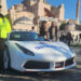 Trafik polislerinin hizmetine verilen Ferrari devriyede