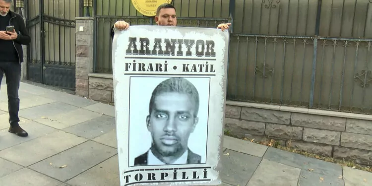Turhan çömez'den somali büyükelçiliği'ne 'aranıyor' afişi