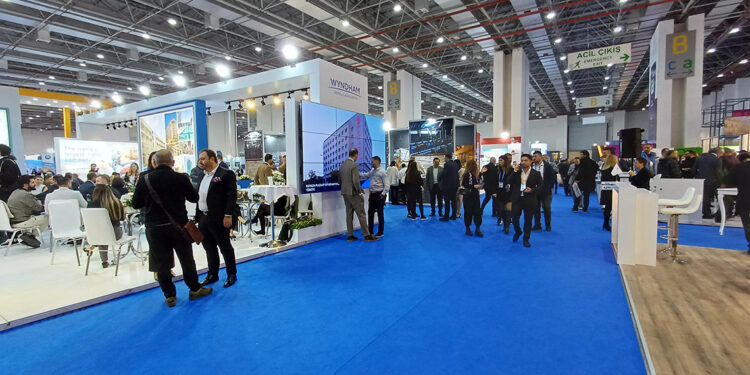 Turizmcilerden 7 gün vizesiz seyahate destek