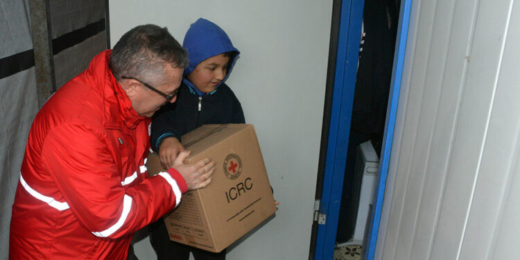 Türk Kızılay'dan, 1 milyon depremzedeye kışlık yardımı