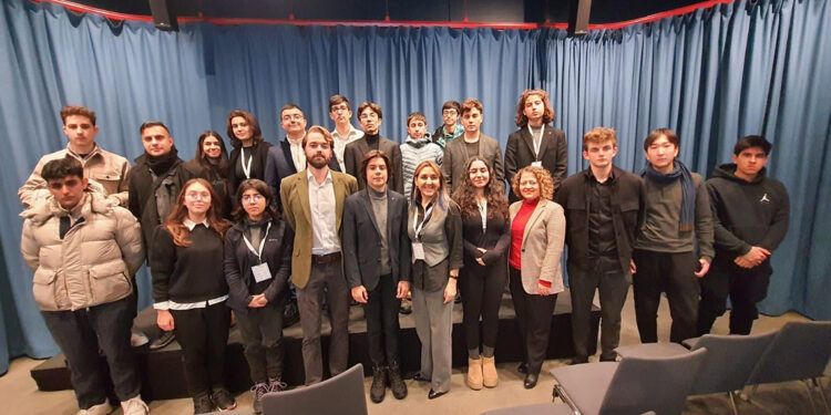 Türk öğrenciler Nobel Ödül Töreni için yola çıktı