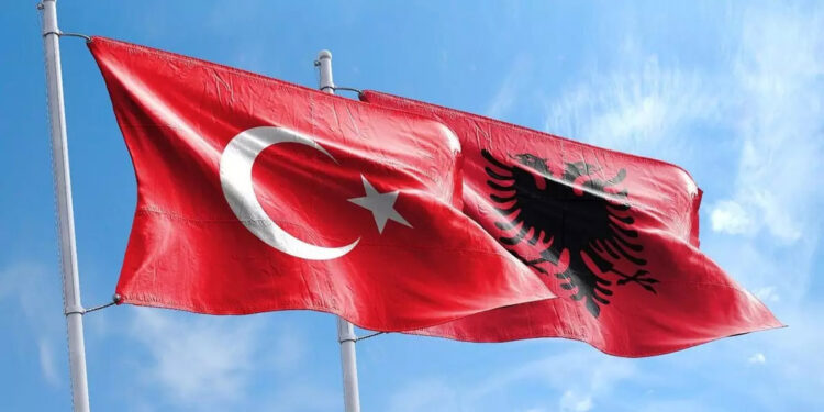 Türkiye ve Arnavutluk ilişkileri bir asrı geride bıraktı
