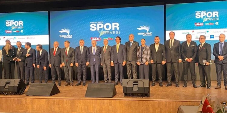 Turkuvaz Medya Spor Zirvesi'nde ödüller sahiplerine verildi