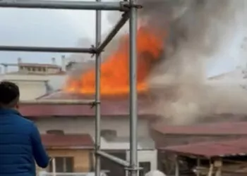 Üsküdar'da marangozhanede yangın