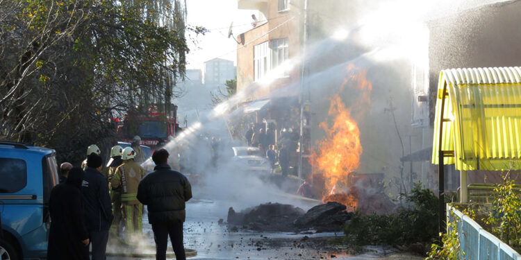 Üsküdar'da yol çalışması sırasında doğalgaz borusu patladı