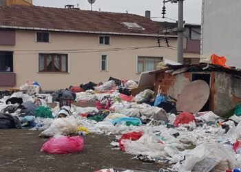 Yalnız yaşadığı evden 3 kamyon çöp çıktı
