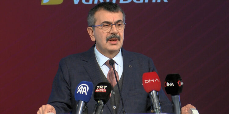 Yepyeni bir 100 yıl inşa etmeyi arzu ediyoruz