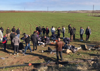 Yolcu minibüsü şarampole yuvarlandı: 4’ü ağır 16 yaralı