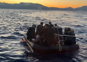 Yunanistan'ın geri ittiği 106 kaçak göçmen kurtarıldı