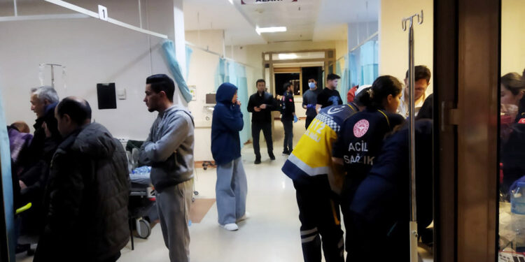 Yurtta yemekten zehirlenen 266 öğrenci hastaneye başvurdu