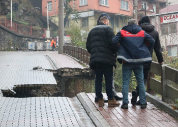 Zonguldak'ta hastane yolu çöktü