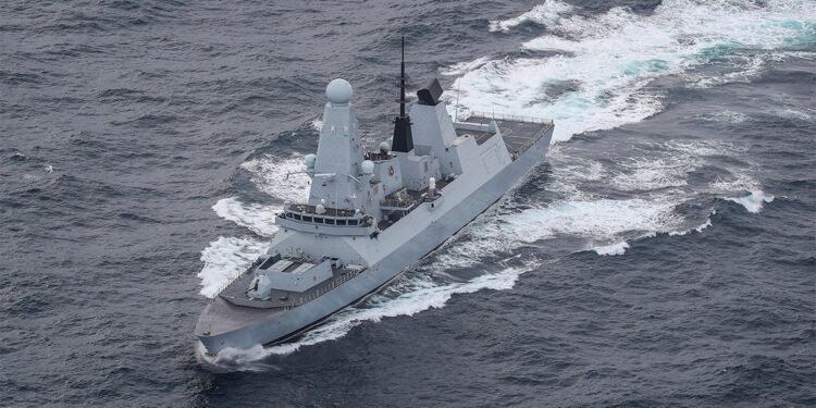 ABD ve İngiliz savaş gemileri 15 İHA düşürdü