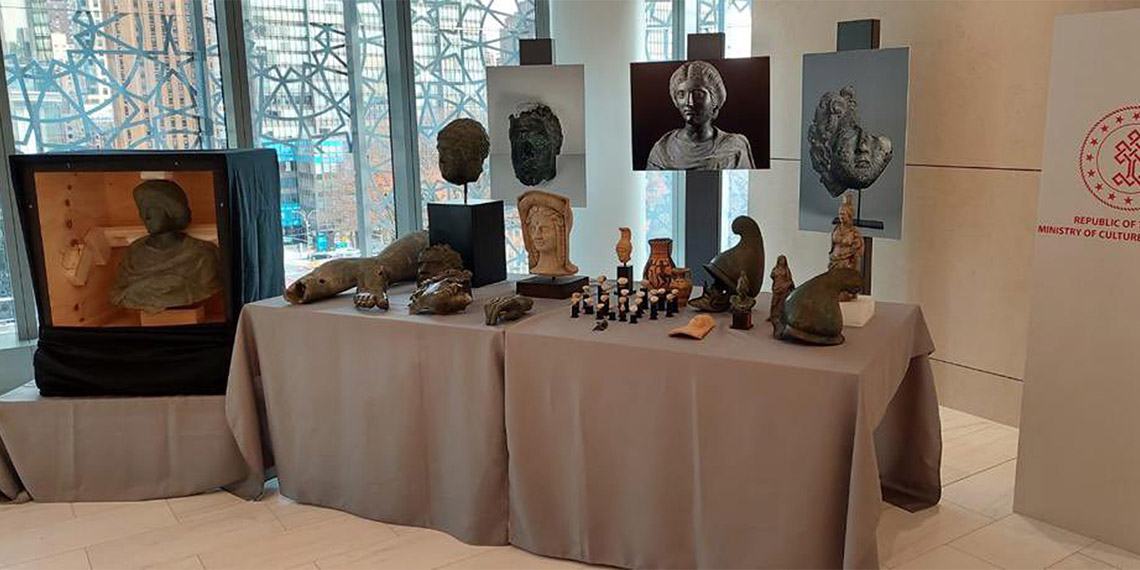 Burdur'daki Boubon Antik Kenti'nin 60 yıl önce yağmalanması sonucu ABD'ye kaçırılan 41 tarihi eser, bu ay içinde Antalya Müzesi'ne getirilerek sergilenecek.