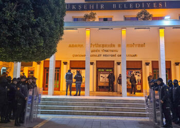 Adana Büyükşehir Belediyesi'ne rüşvet operasyonu