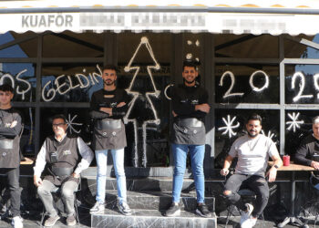 Adana'da 'Bir sene ileri' geleneği sürüyor