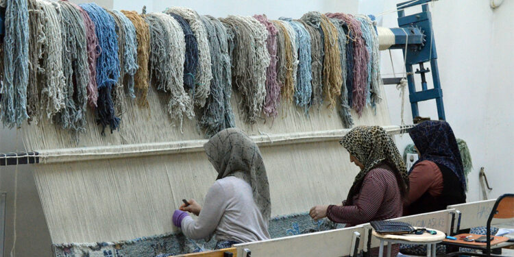 Türk motifli halılar yurt dışına ihraç ediliyor