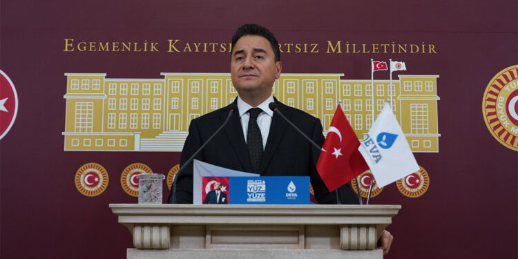 Terörü ve terör örgütlerini en güçlü şekilde lanetliyorum