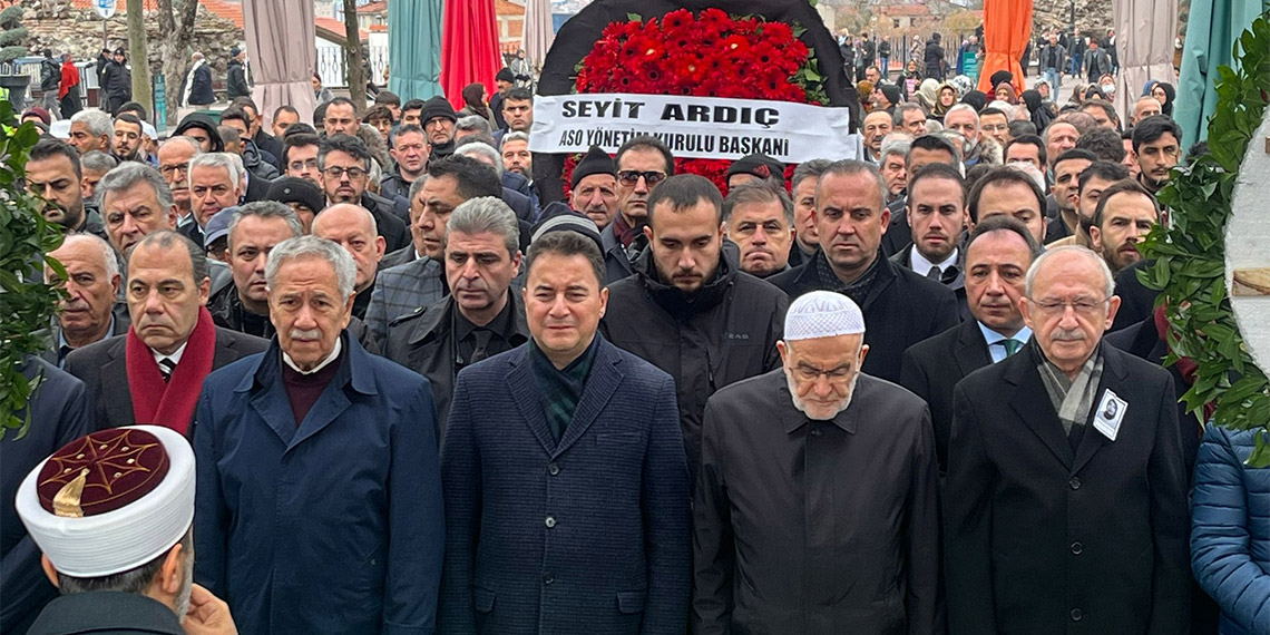 Ali Babacan'ın annesi toprağa verildi