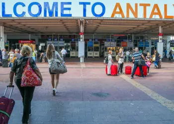 Antalya'da 15 milyon 200 bin turist sayısını geçtik