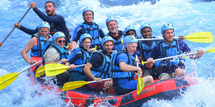 Rafting yapan turist sayısı 1 milyonu geçti