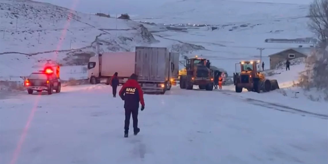 Ardahan kars kara yolunda zincirleme buzlanma kazasi 2721 dhaphoto5 - öne çıkan - haberton