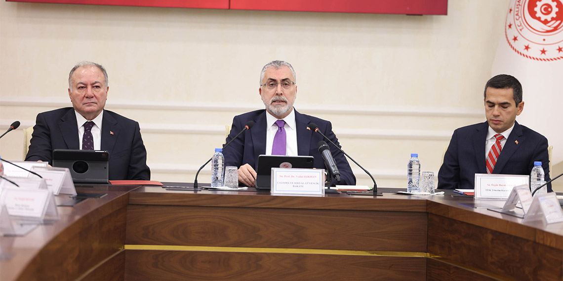 Asgari ücrette zam maratonu başladı; Asgari Ücret Tespit Komisyonu, 2024 yılında geçerli olacak asgari ücreti belirleme çalışmaları kapsamında ilk toplantısını gerçekleştirdi.