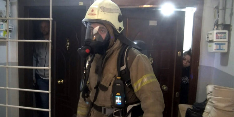 Avcılar'da apartmanda koku tedirginliği