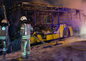 Bahçelievler Basın Ekspres Yolu'nda İETT otobüsü alev alev yandı