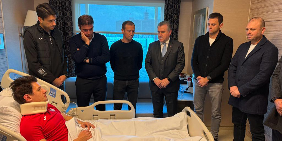 Gençlik ve Spor Bakanı Osman Aşkın Bak, "Halil Umut Meler'in karşılaştığı olay hepimizi, bütün camiayı üzdü. Bunları spor sahalarında görmek istemiyoruz, bunların hiçbirine fırsat vermeyeceğiz" dedi.