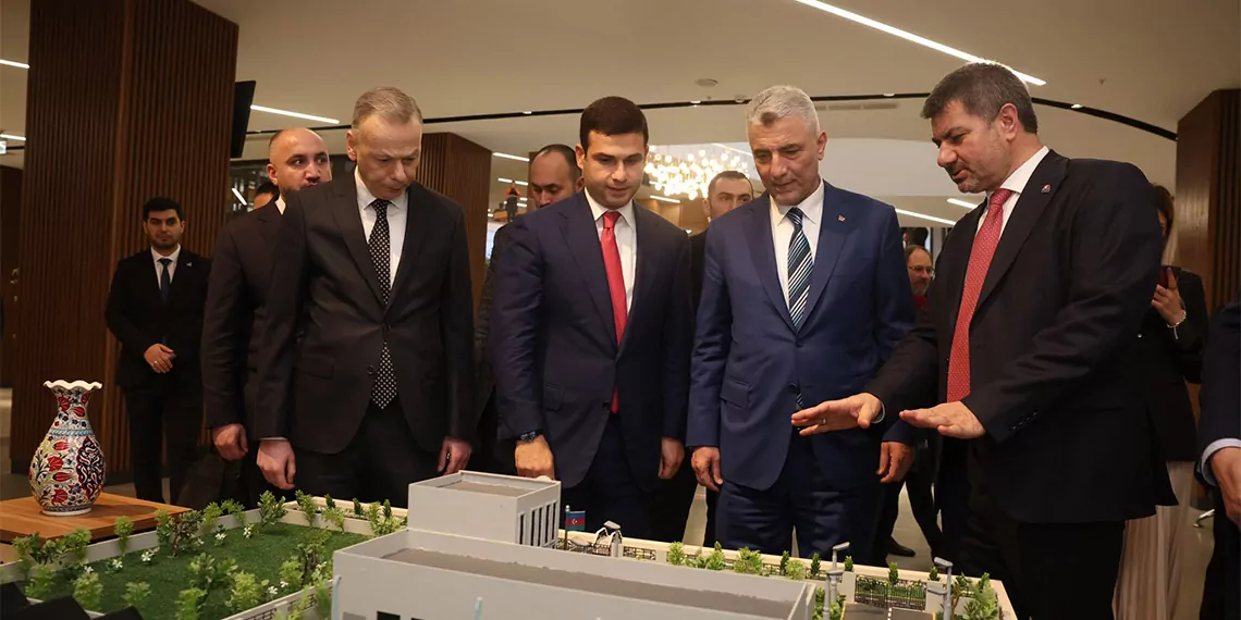 Ticaret bakanı ömer bolat azerbaycan'da azerbaycan küçük ve orta ölçekli i̇şletmelerin gelişimi ajansı’nı (kobi̇a) ziyaret etti.