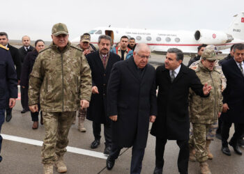 Bakan Güler TSK komuta kademesi ile Irak sınır hattında