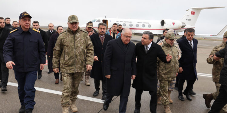 Bakan Güler TSK komuta kademesi ile Irak sınır hattında