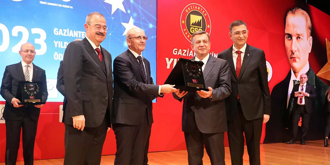 Hazine ve maliye bakanı mehmet şimşek, “fiyat istikrarı bir süreç işidir. Para politikamız gecikmeli de olsa çalışıyor. Enflasyon doğru politikalara yanıt verecek. Enflasyondaki olumlu düşüşü aylık bazda görmeye başladık. Yıllık enflasyondaki düşüşü 2024 yılı haziran ayından itibaren görmeye başlayacağız” dedi.