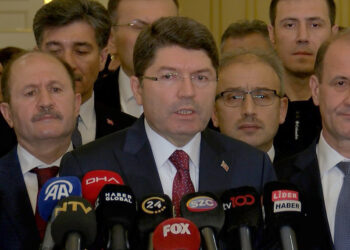 Bu anayasa hükümlerinin uygulanması lazım