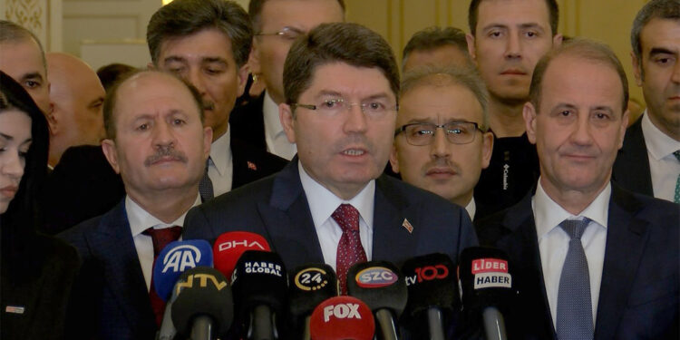 Bu anayasa hükümlerinin uygulanması lazım