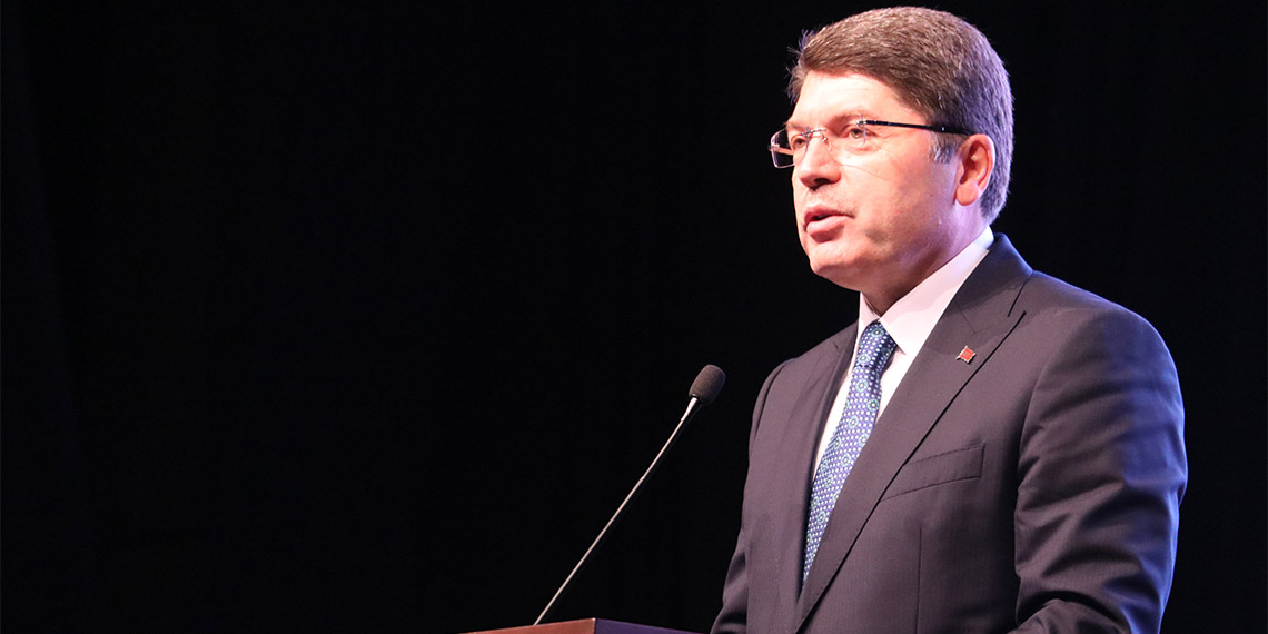 Pençe- Kilit Harekatı bölgesinde teröristlerle çıkan çatışmalarda şehit olan askerler için siyasilerden taziye mesajları yayınlandı.