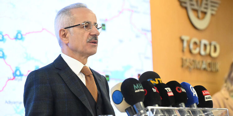 Tren gecikmelerini minimum seviyeye çekmeyi hedefliyoruz