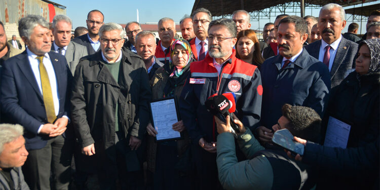 Bakan Yumaklı, bin 973 büyükbaş hayvanın dağıtıldığı törene katıldı