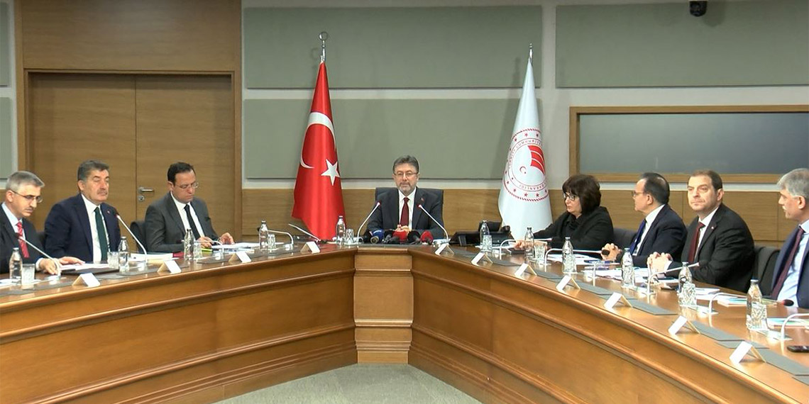 Tarım ve Orman Bakanı İbrahim Yumaklı, Devlet Su İşleri (DSİ) Genel Müdürlüğü'nde düzenlenen 'Ulusal Su Kurulu'nun ilk toplantısında, "Ülkemizin su kıtlığı çeken ülke durumuna düşmesi mümkün" dedi.