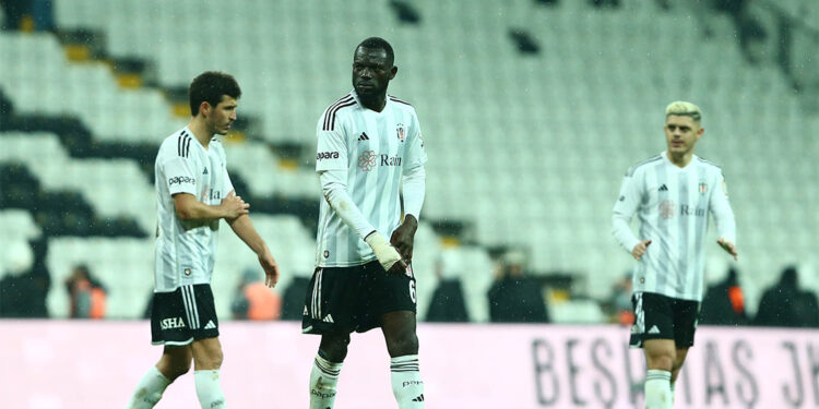 Beşiktaş Alanyaspor'a 3-1 mağlup oldu