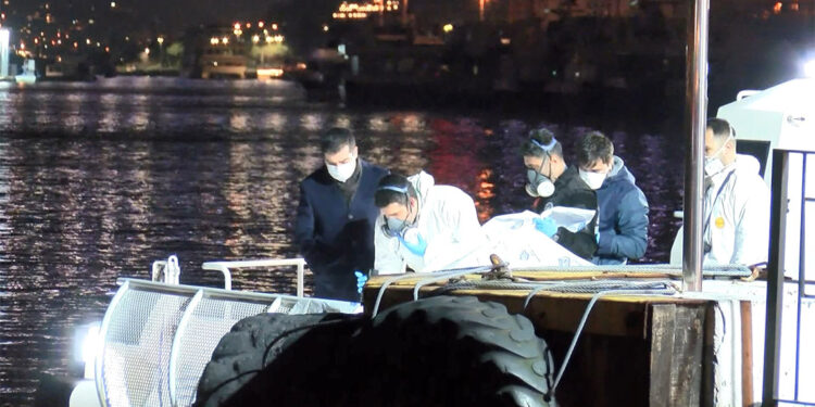 Beşiktaş'ta boğazda erkek cesedi bulundu