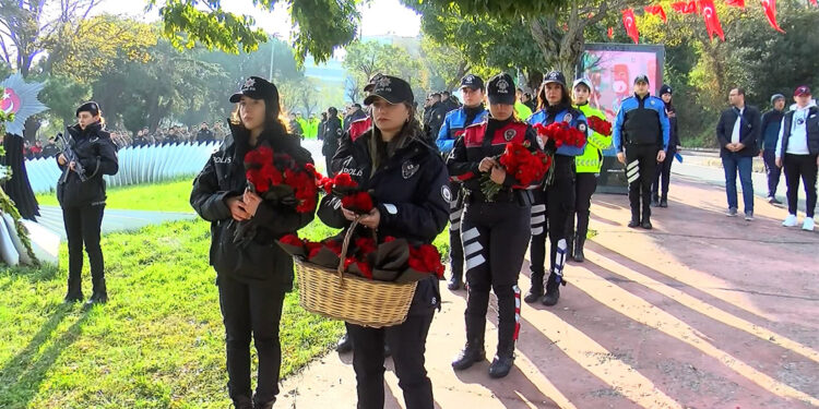 Beşiktaş'ta terör saldırısında şehit düşenler için anma töreni