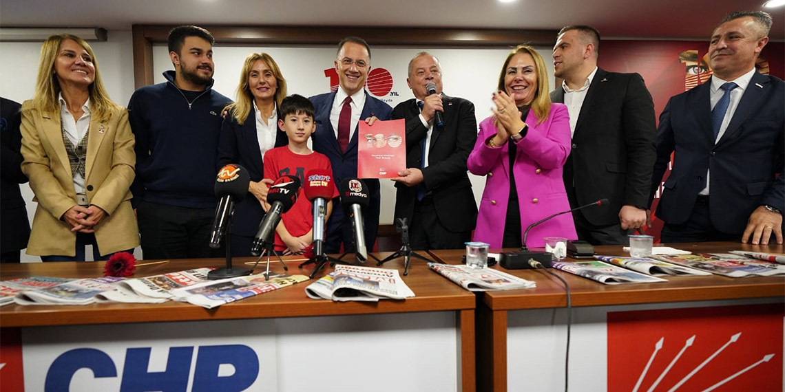 Beylikdüzü Belediye Başkanı Mehmet Murat Çalık, 31 Mart 2024'te yapılacak olan yerel seçimlerde Beylikdüzü Belediye Başkanlığı için aday adaylığını açıkladı.