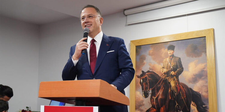 Çalık, Beylikdüzü Belediye Başkanlığı için aday adaylığını açıkladı