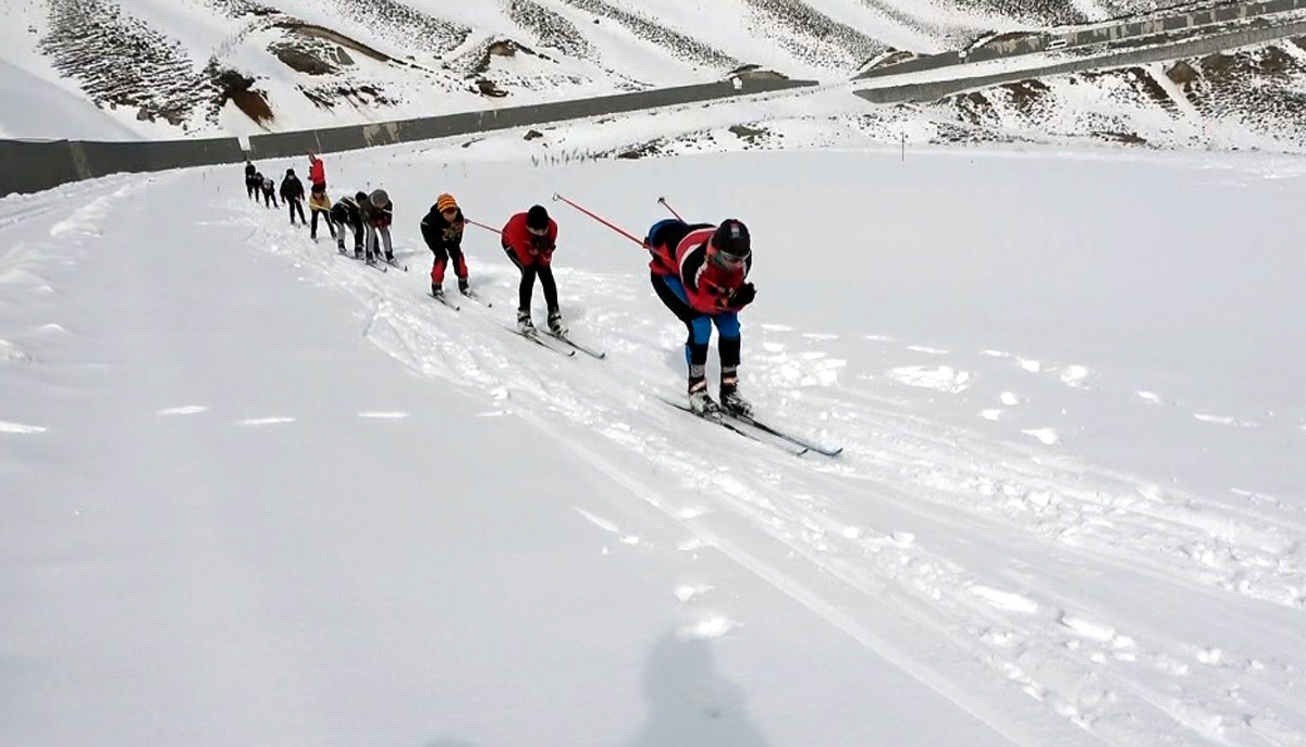 Kayakçılar 2 bin 150 rakımlı Nemrut Dağı'nda antrenman yapıyor