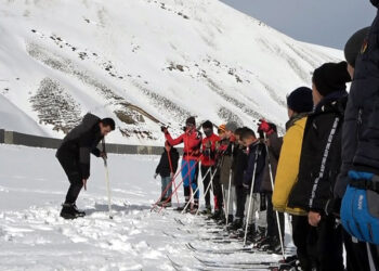 Kayakçılar 2 bin 150 rakımlı Nemrut Dağı'nda antrenman yapıyor