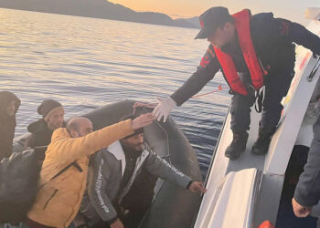 Türk kara sularına geri itilen 44 kaçak göçmen kurtarıldı