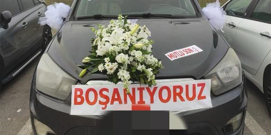 Boşanma davasına 'Osman cehenneme kadar yolun var' yazılı aracıyla gitti