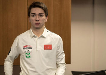 Burak Haşhaş 17 yaşında A Milli Bilardo Takımı'na girdi