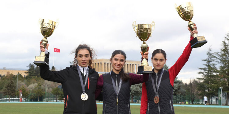 'Büyük Atatürk Koşusu'nda 3 bin koşucu koştu